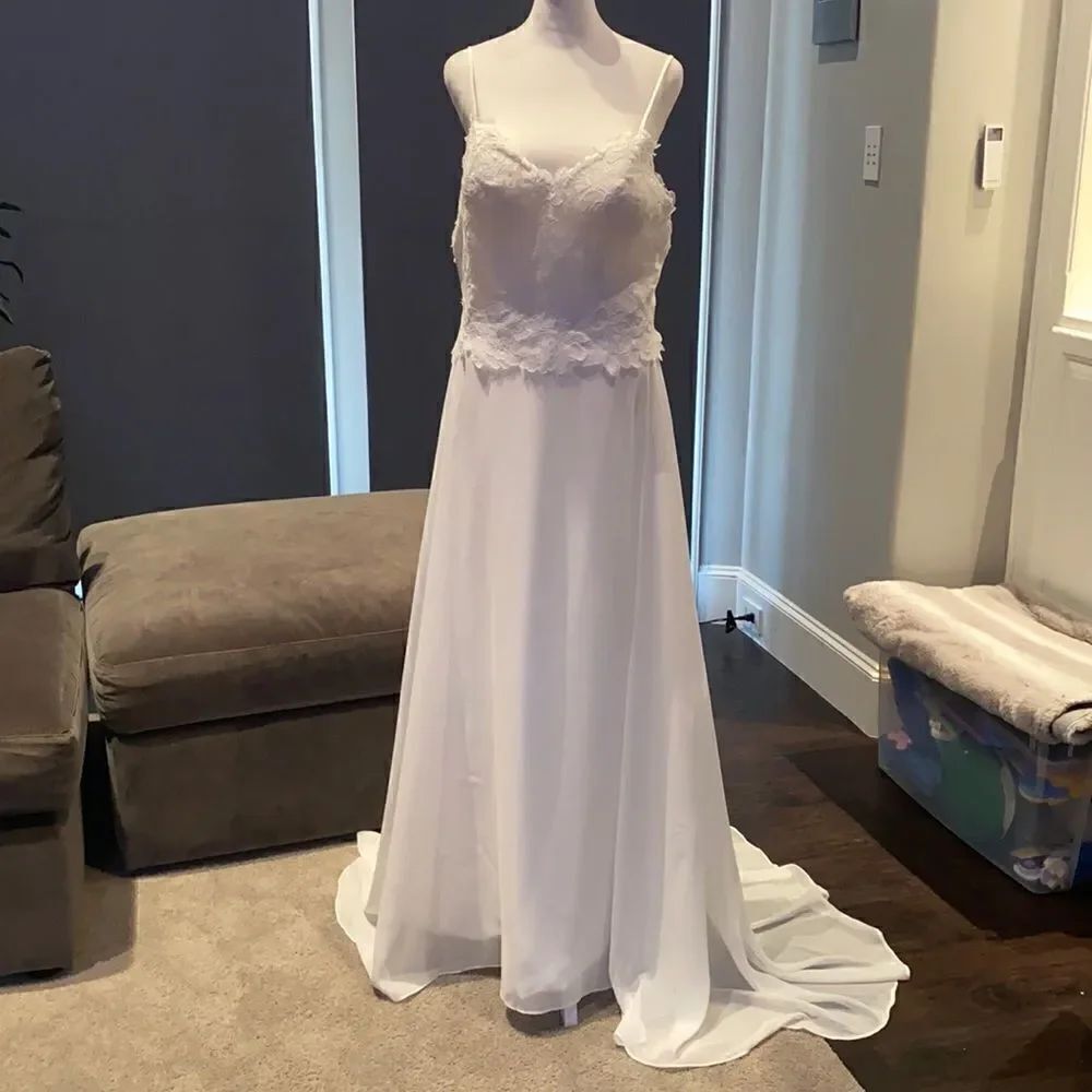 Women’s Elegant White Wedding Dress with Spaghetti Straps Size 12 NWOT